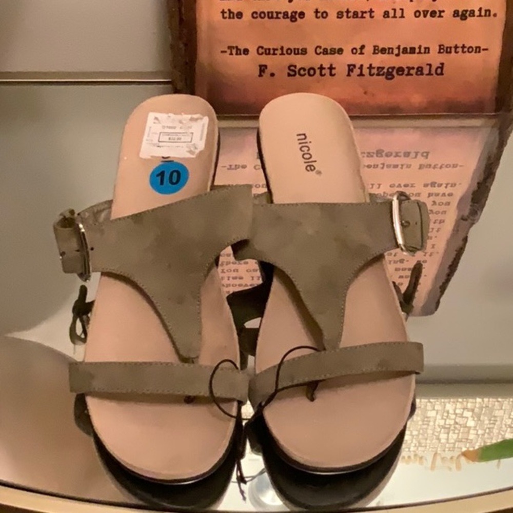 Nicole wedges